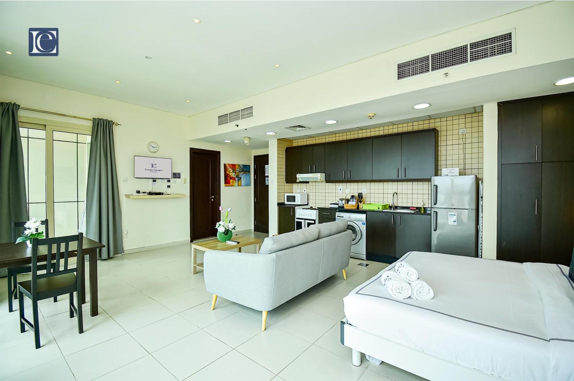 Luxury Escapes - Furnished With Balcony In Royal Oceanic Appartement Dubai